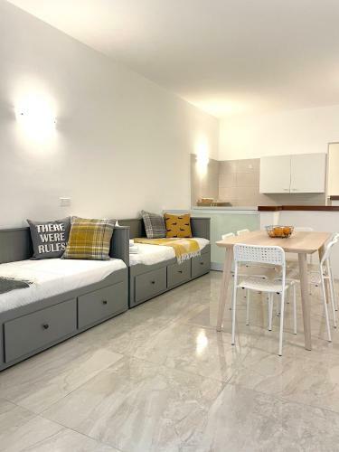 Ground Floor Central Valletta Home With Own Entrance