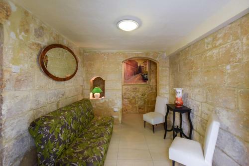 Vlt214- Valletta 2 Bedroom Townhouse