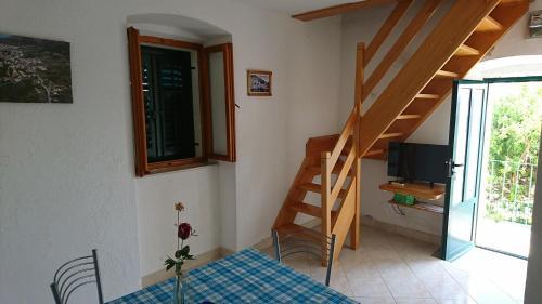 Holiday House With A Parking Space Bol, Brac - 16820