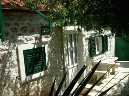 Apartment Menego A2 Bol-center, Croatia