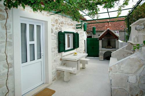 Apartment Menego A2 Bol-center, Croatia