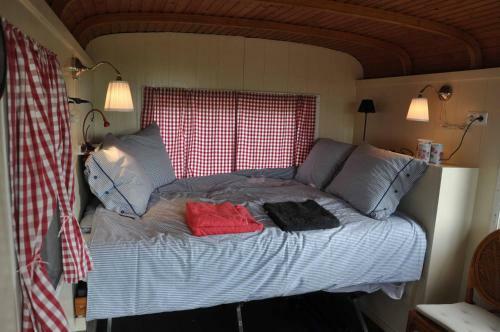 Bed & Breakfast Your Cozy Waggon At The Cows' Paradise