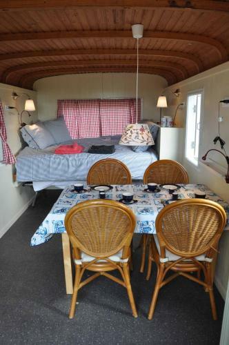 Bed & Breakfast Your Cozy Waggon At The Cows' Paradise