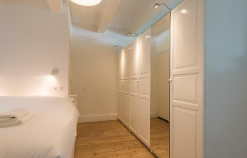Canal View Amsterdam Apartment