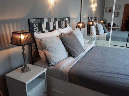 Bed & Breakfast The Rooms Upstairs & Downstairs