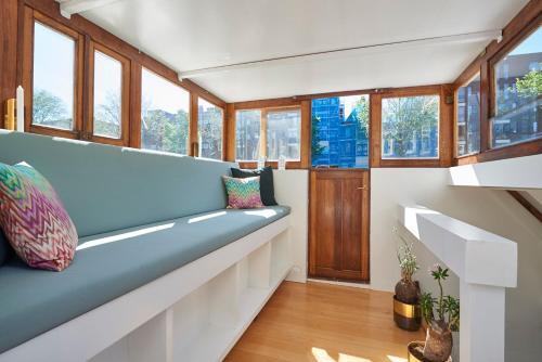Luxurious 110m� 3br Houseboat In Amsterdam Centre!