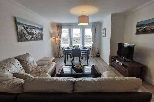 The Moorings, 2 Bed Apartment With Private Garden.