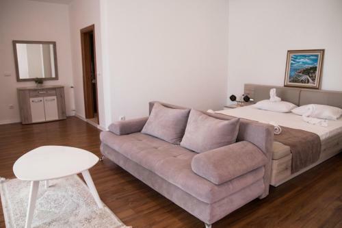 Art� Apartments