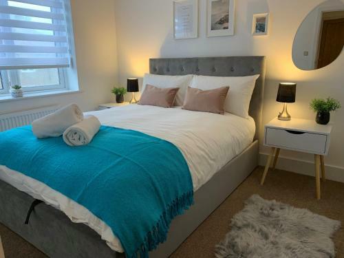 Stylish & Spacious 3 Bed House With Free Parking.
