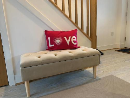 Stylish & Spacious 3 Bed House With Free Parking.