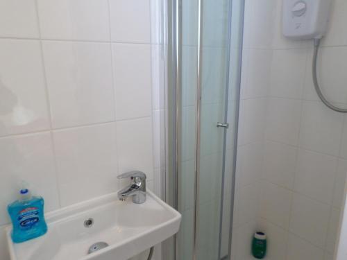 Hostal Atini Guest House