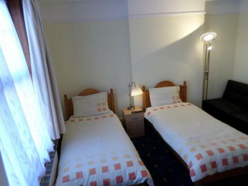 Hostal Atini Guest House