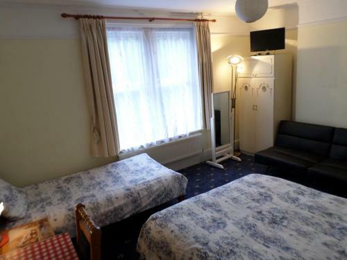 Hostal Atini Guest House