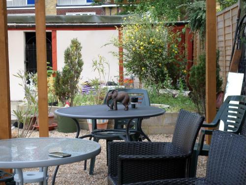 Hostal Atini Guest House