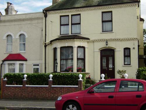 Hostal Atini Guest House