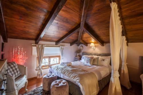 Rock Dandy Deluxe Chalet