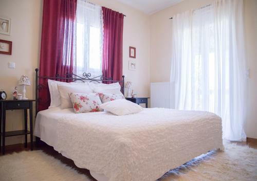 Cozy Maisonette With Unique Views In Ancient Corinth