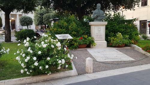 Hostal Regal House Anzio