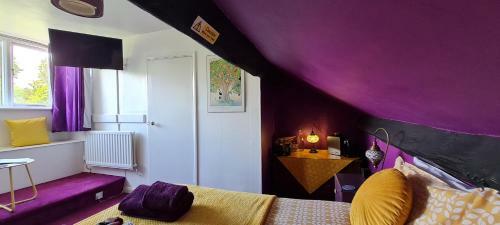 Hostal Holly Cottages
