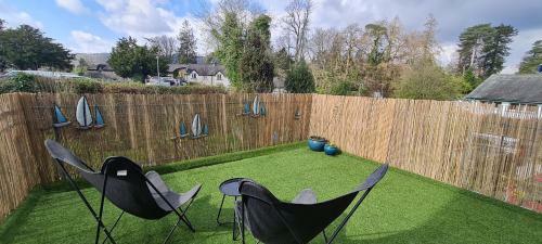 Hostal Holly Cottages