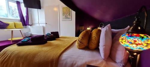 Hostal Holly Cottages
