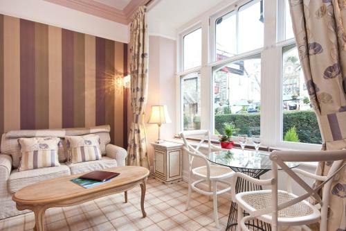 Hostal Bowness Bay Suites