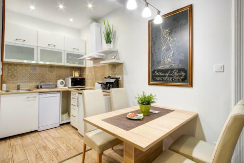 Standard Apartment By Hi5 - Weiner Leo