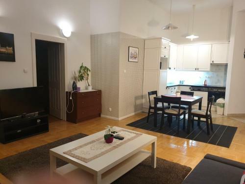 Apartamento Near J�kai T�r With 3 Rooms