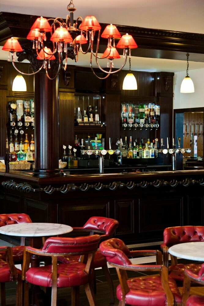 Caledonia Hotel