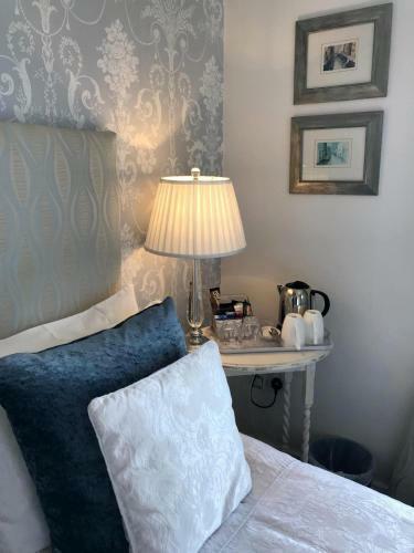 Hostal Burlington House