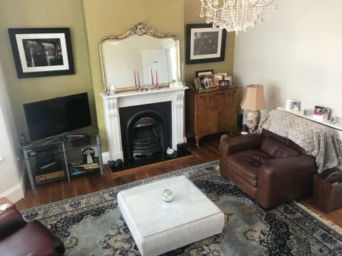 Hostal Burlington House