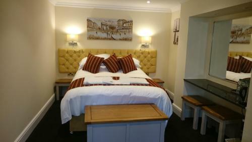 81 The Prom Hotel