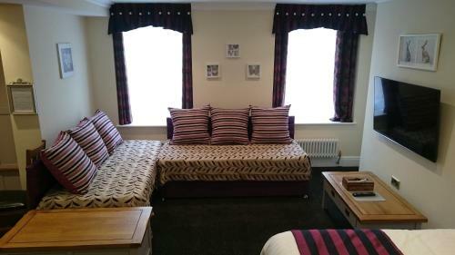 81 The Prom Hotel