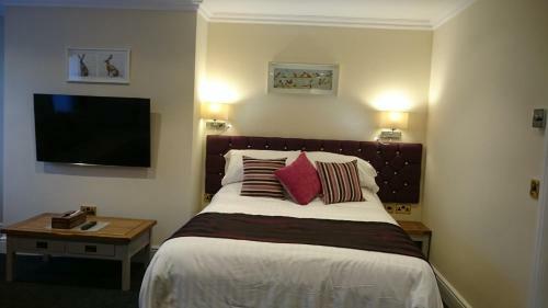 81 The Prom Hotel