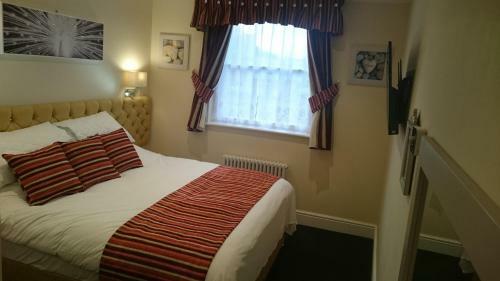 81 The Prom Hotel