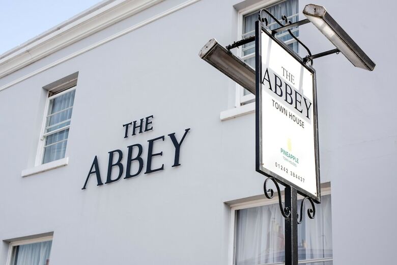 Hostal The Abbey