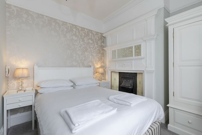 Hostal The Abbey