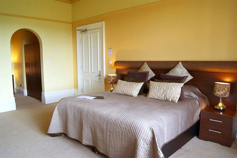 Number 10 Hotel