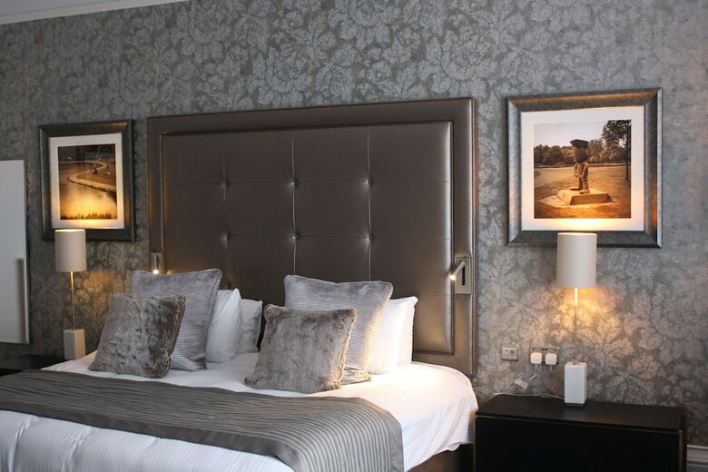 Number 10 Hotel