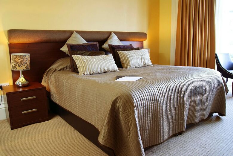 Number 10 Hotel