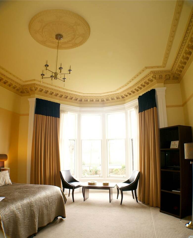 Number 10 Hotel