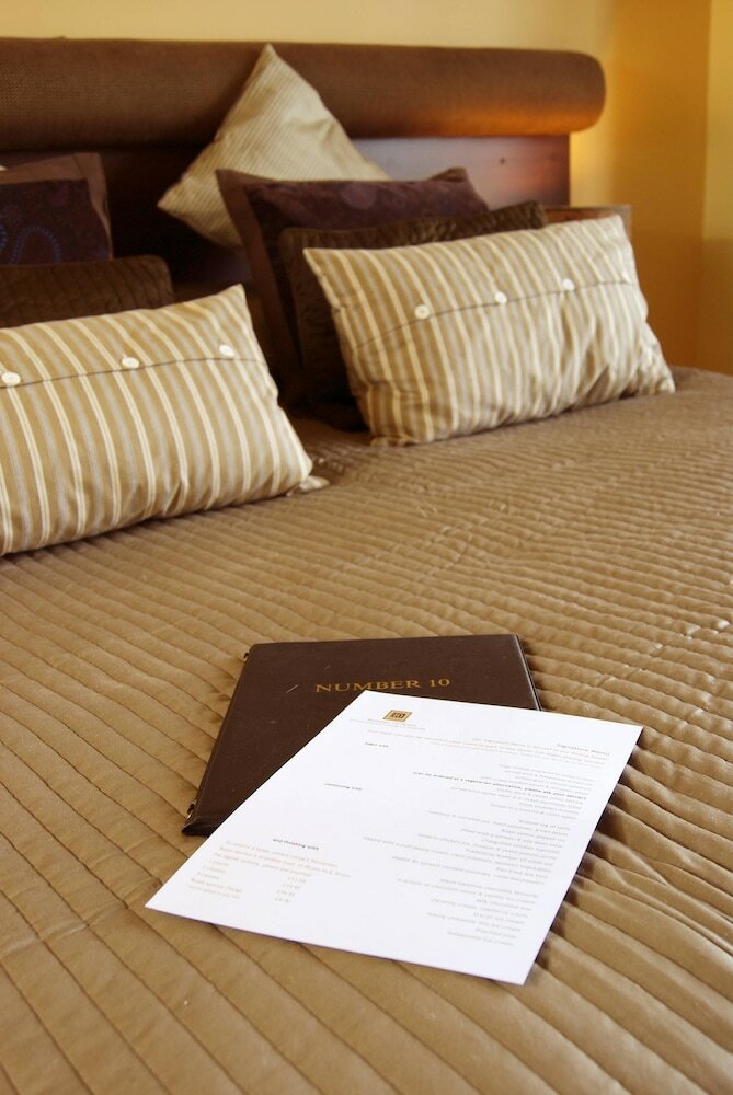 Number 10 Hotel