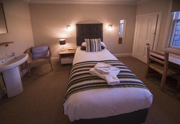 Hostal Amadeus Guest House