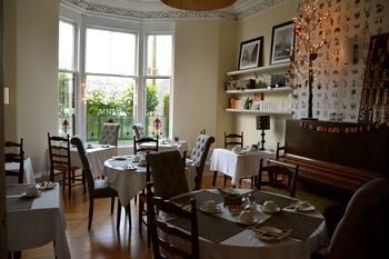 Hostal Amadeus Guest House