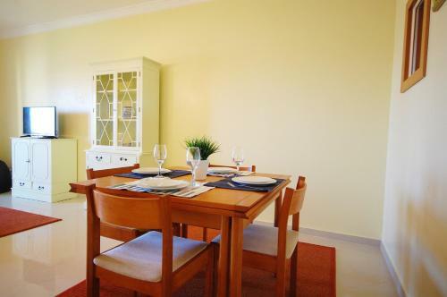 Apartment Coelha Beach - Pool - Free Wi-fi - Air Con
