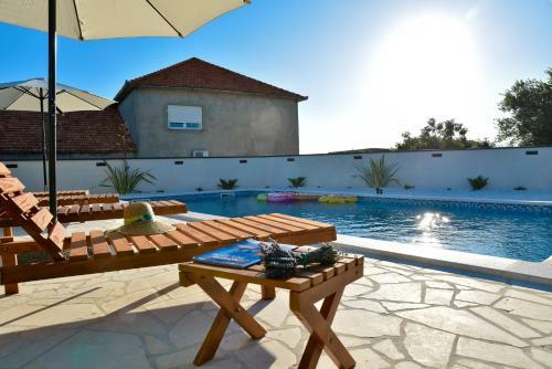 Villa Navita Augustinus With Pool