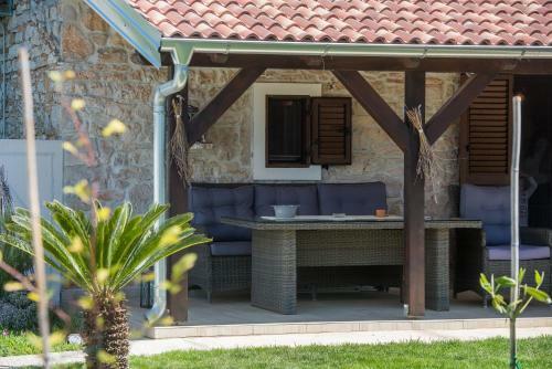 Villa Moki's Debi
