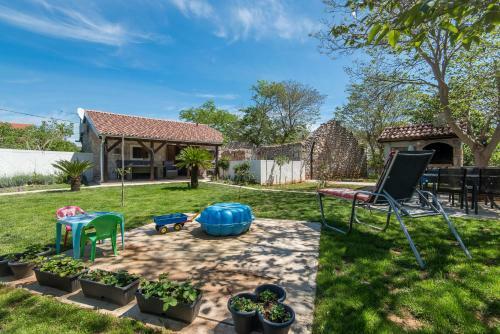 Villa Moki's Debi