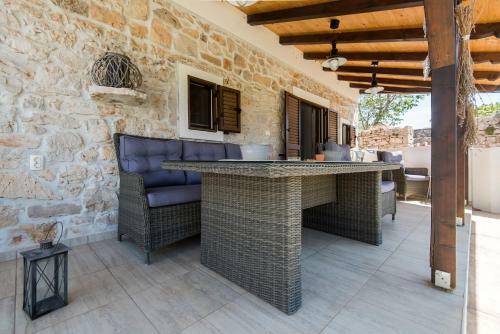 Villa Moki's Debi