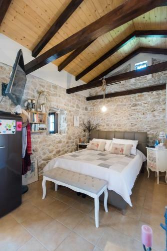 Villa Moki's Debi